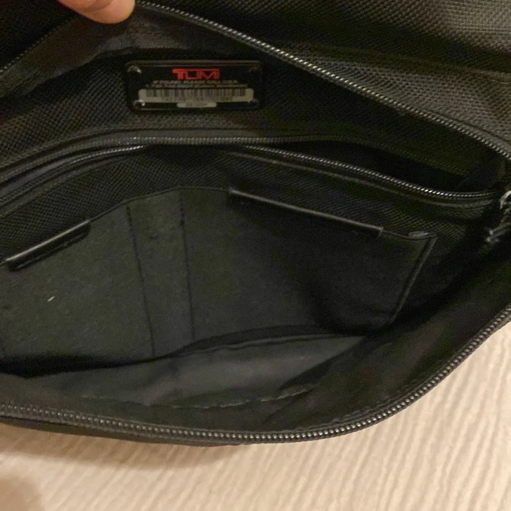 Tumi Alpha Slim Expandable Messenger Bag Black Ballistic Nylon Flip Over 22177DH